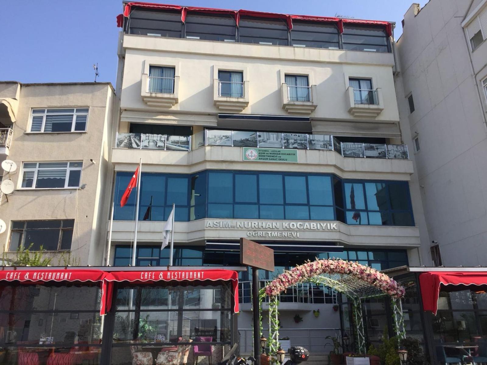 Asim Ve Nurhan Kocabiyik Oegretmenevi Istanbul